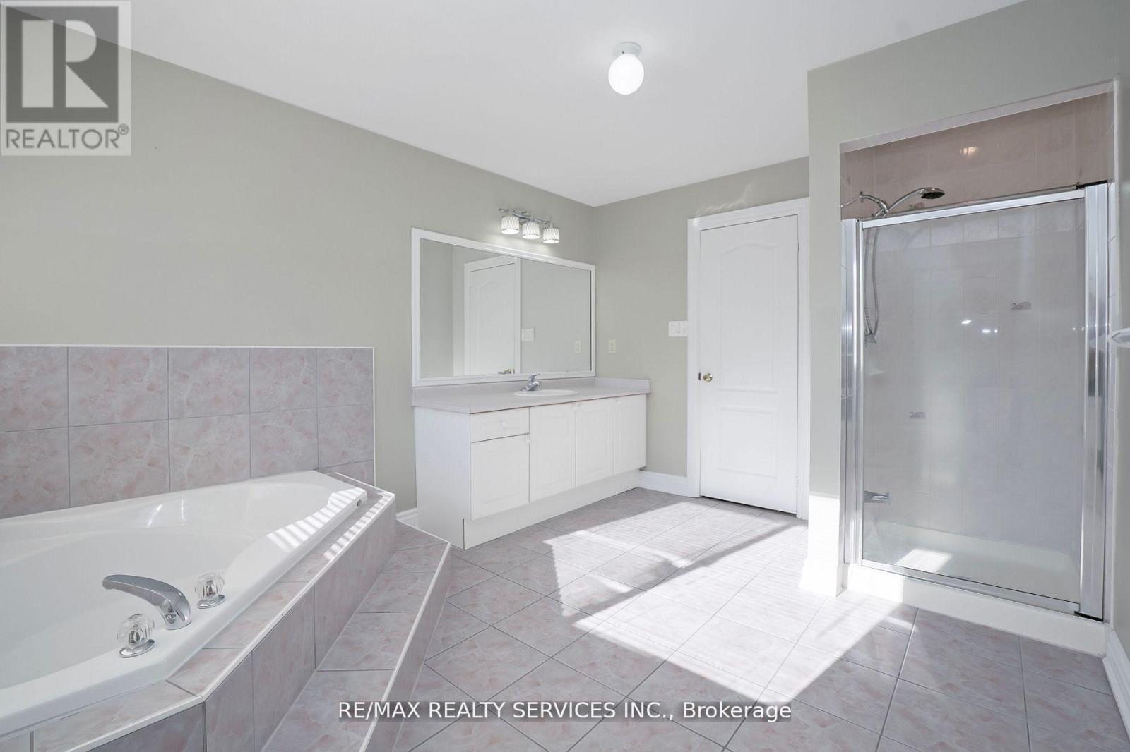 14 Foxmere Road, Brampton, Ontario  L7A 1S6 - Photo 32 - W12576780