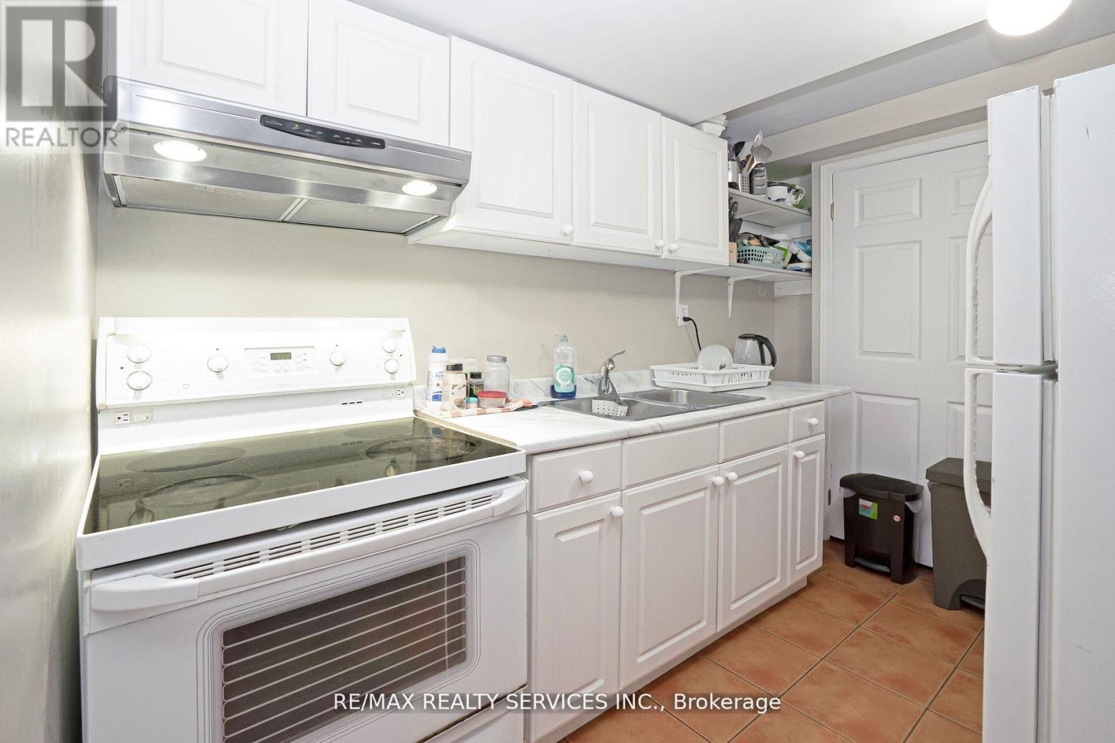 14 Foxmere Road, Brampton, Ontario  L7A 1S6 - Photo 46 - W12576780