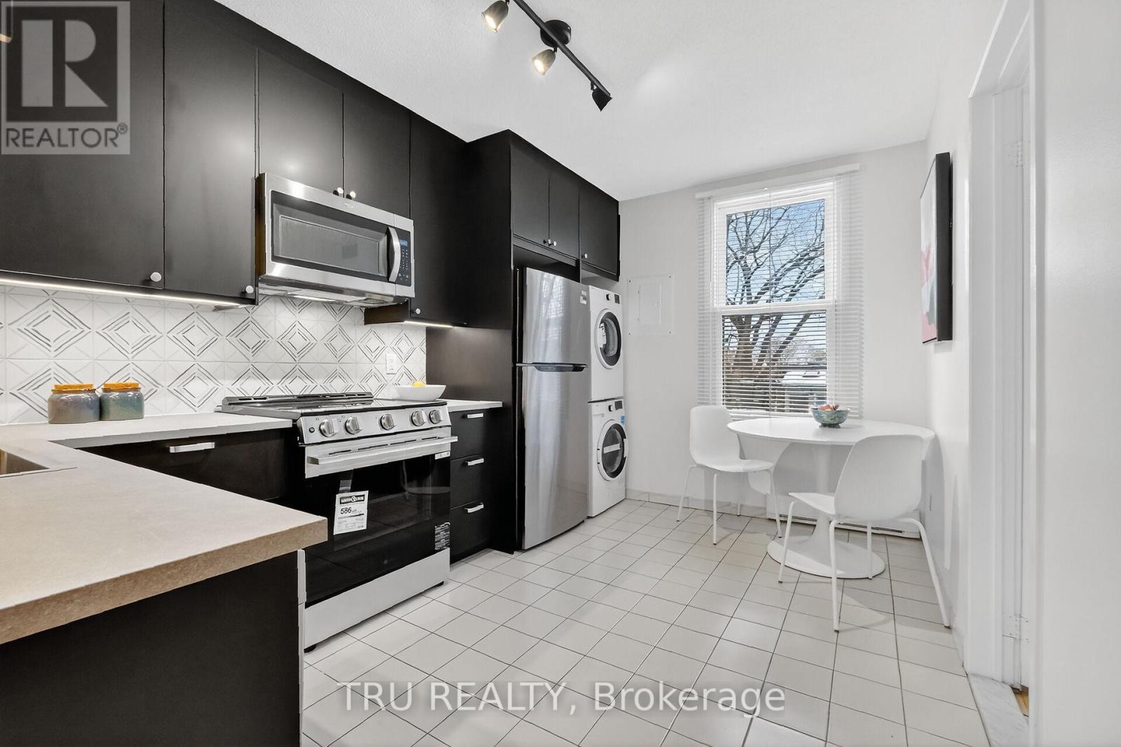 2 - 646 Gilmour Street, Ottawa, Ontario K1R 5M1 - Photo 11 - X12576844