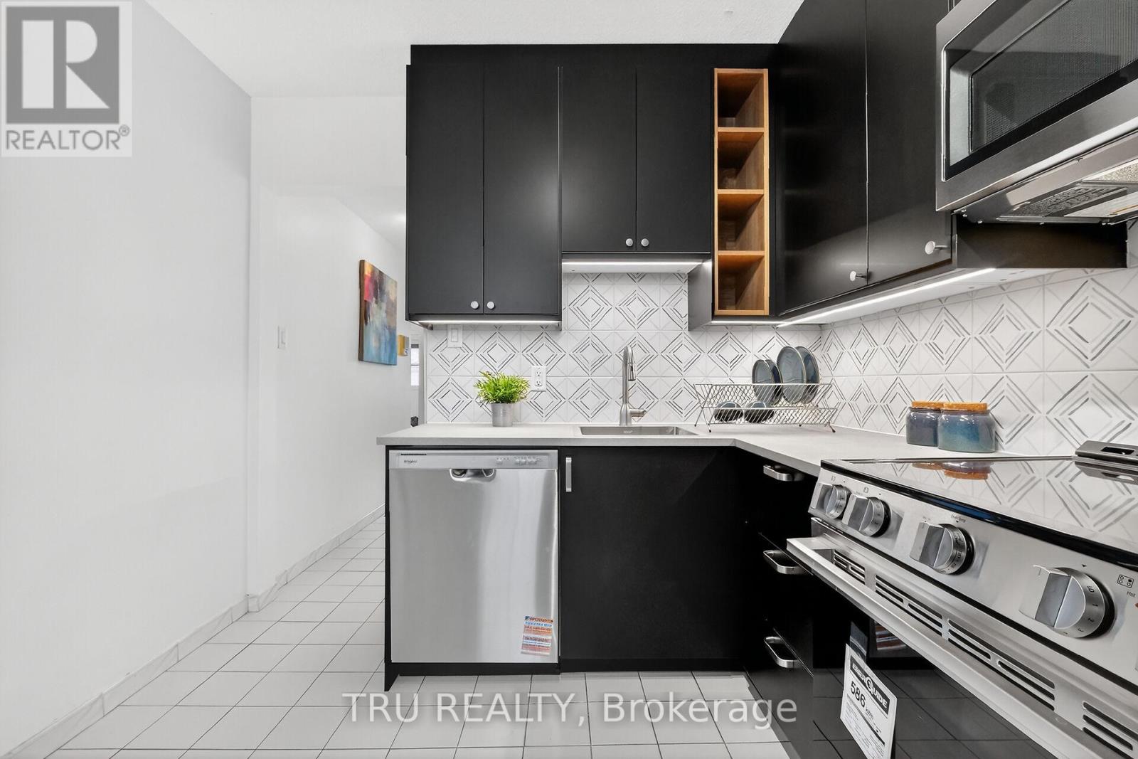 2 - 646 Gilmour Street, Ottawa, Ontario K1R 5M1 - Photo 16 - X12576844