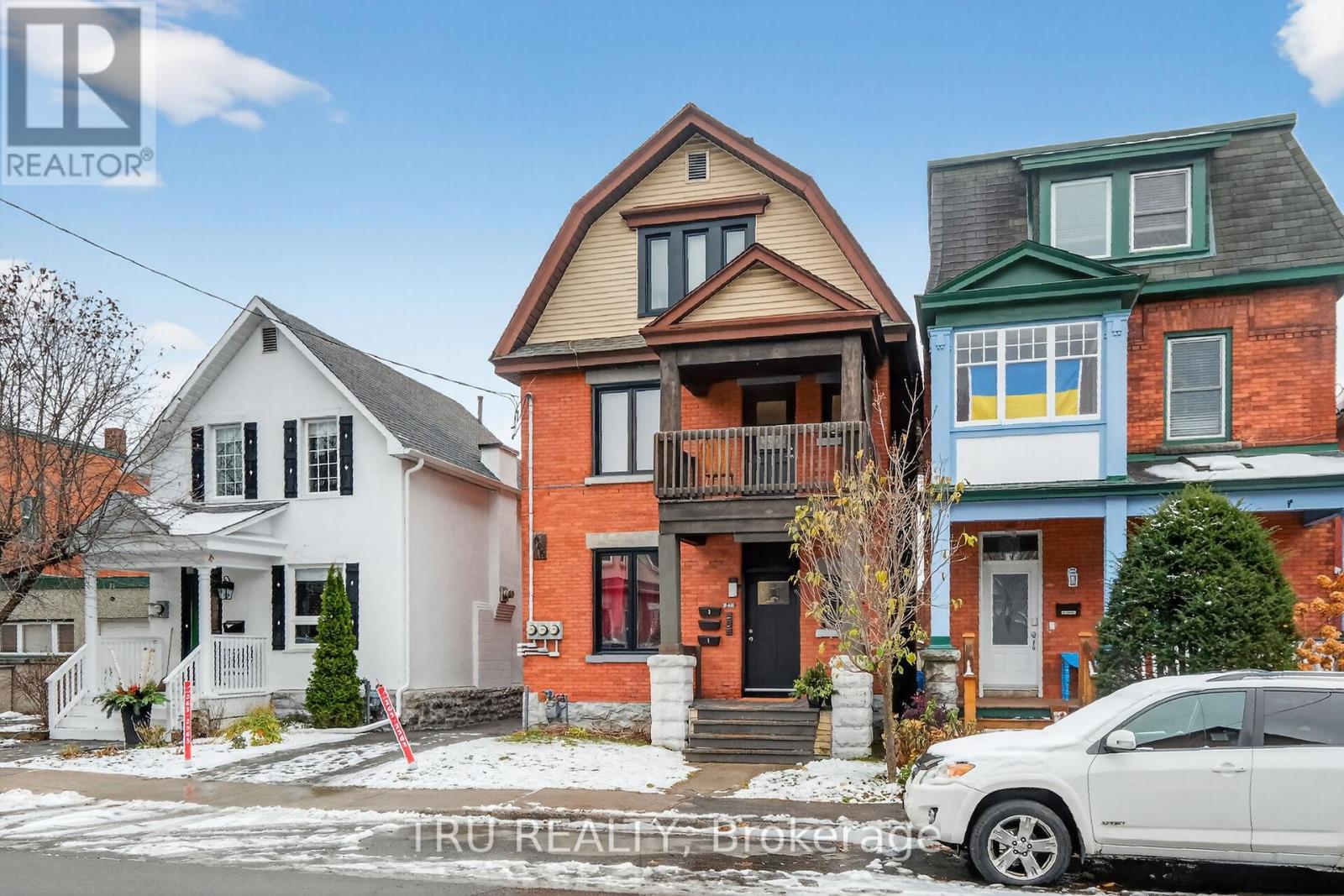 2 - 646 Gilmour Street, Ottawa, Ontario K1R 5M1 - Photo 2 - X12576844