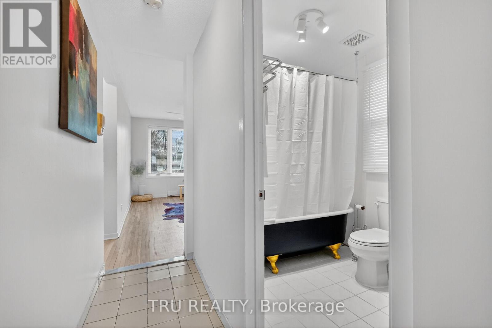 2 - 646 Gilmour Street, Ottawa, Ontario K1R 5M1 - Photo 25 - X12576844