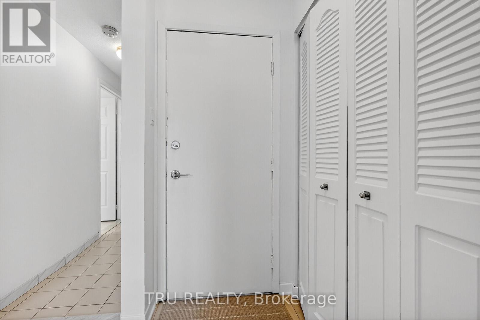 2 - 646 Gilmour Street, Ottawa, Ontario K1R 5M1 - Photo 6 - X12576844