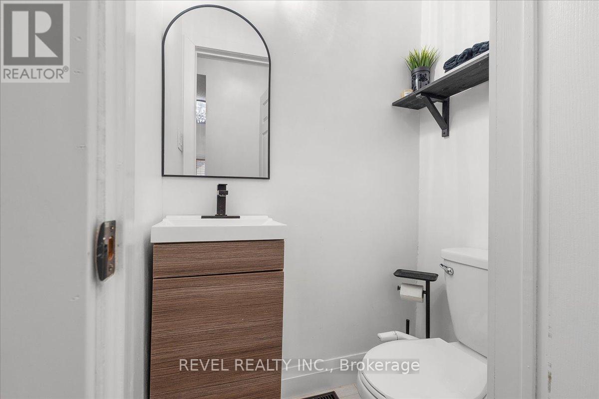 39 Division Street, Hamilton, Ontario  L8H 4Z7 - Photo 9 - X12576644