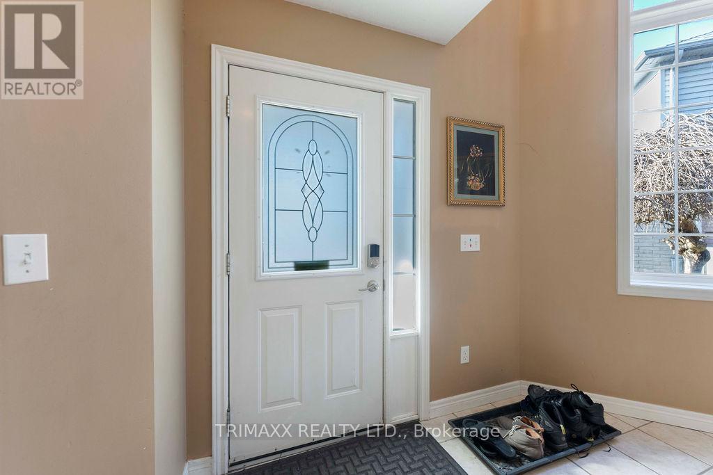 141 Starwood Dr, Guelph, Ontario  N1E 7G7 - Photo 2 - X12576656