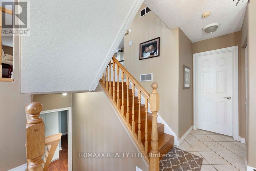 141 Starwood Dr, Guelph, Ontario  N1E 7G7 - Photo 4 - X12576656