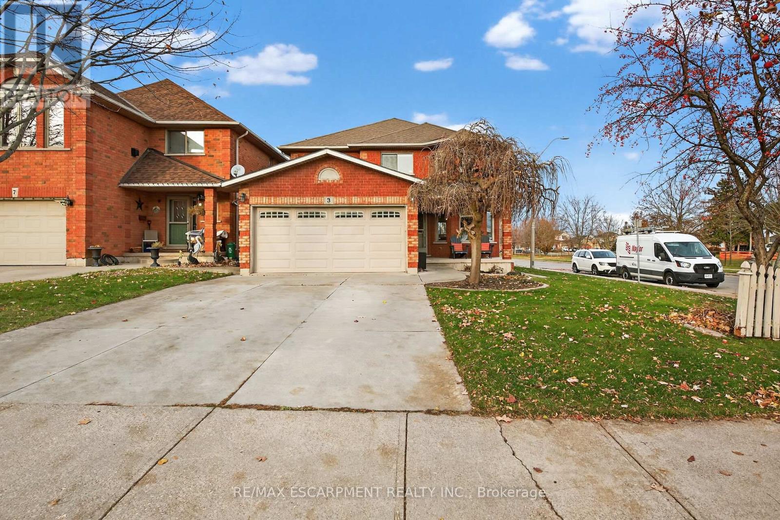 3 Jacqueline Boulevard, Hamilton, Ontario  L9B 2R1 - Photo 2 - X12576792