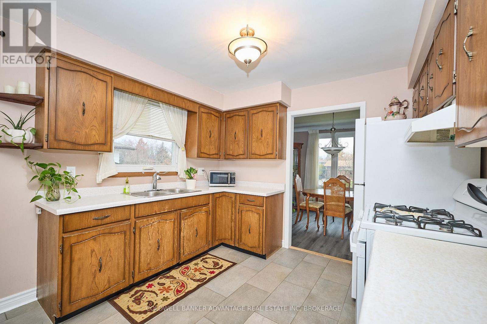 51 Westwood Crescent, Welland, Ontario  L3C 4R2 - Photo 11 - X12576870