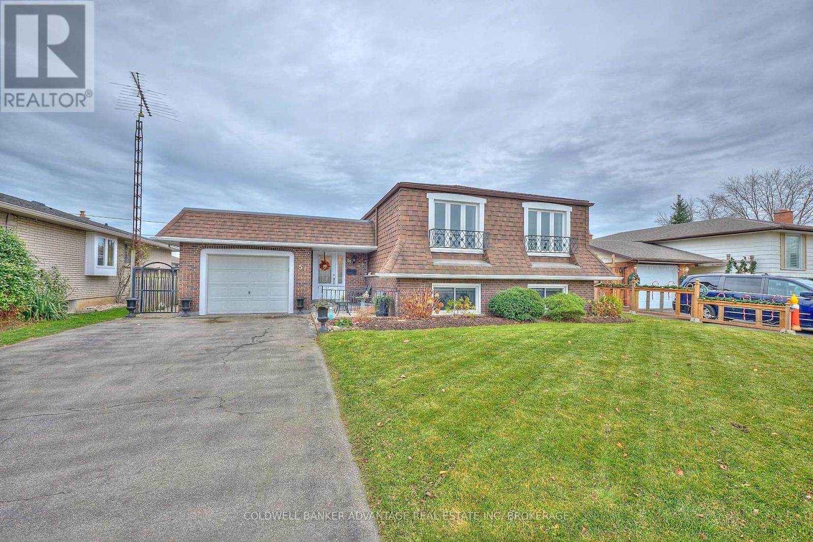 51 Westwood Crescent, Welland, Ontario  L3C 4R2 - Photo 3 - X12576870