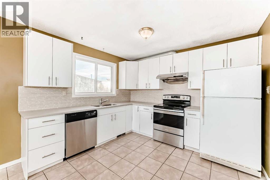 146 Dovertree Place Se, Calgary, Alberta  T2B 2K3 - Photo 3 - A2271840