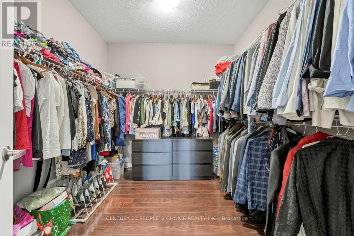 318 Laundon Terrace, Milton, Ontario L9T 7N9 - Photo 22 - W12576712