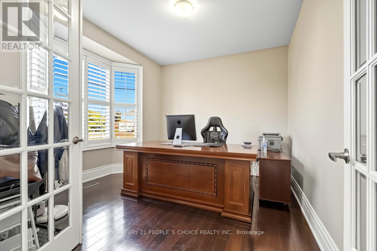 318 Laundon Terrace, Milton, Ontario L9T 7N9 - Photo 16 - W12576712