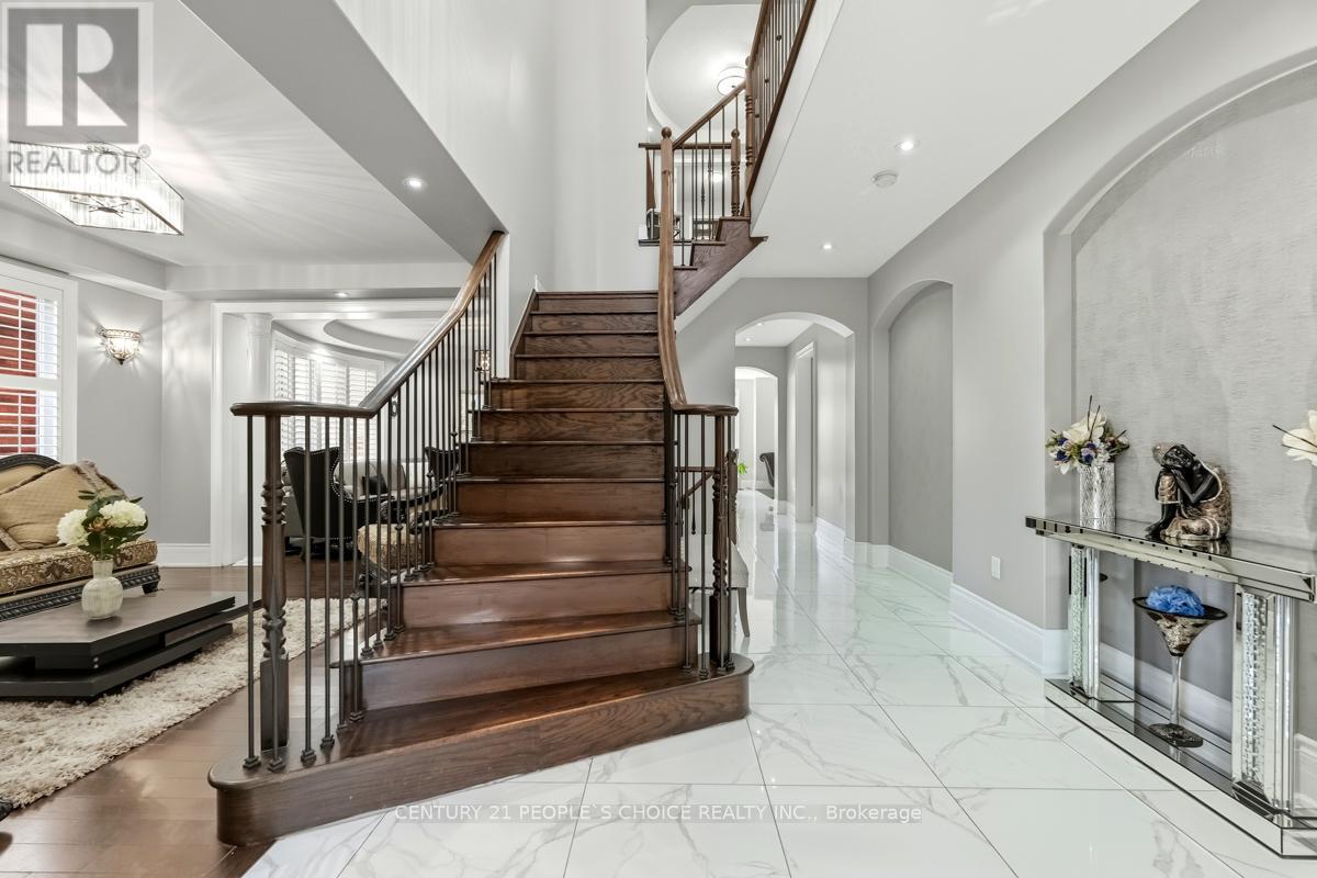 318 Laundon Terrace, Milton, Ontario L9T 7N9 - Photo 4 - W12576712