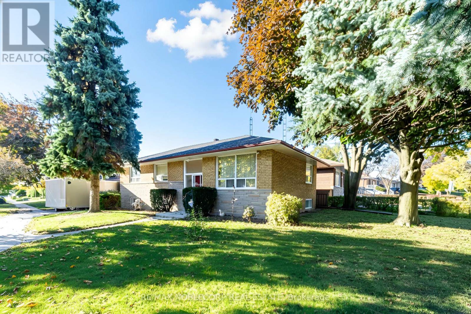 16 Fortune Gate, Toronto, Ontario  M1G 1X8 - Photo 2 - E12556734