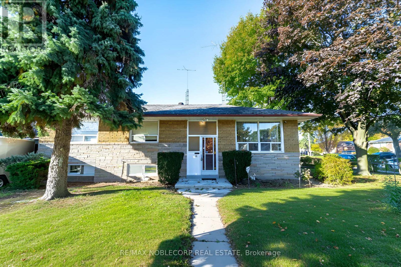 16 Fortune Gate, Toronto, Ontario  M1G 1X8 - Photo 3 - E12556734