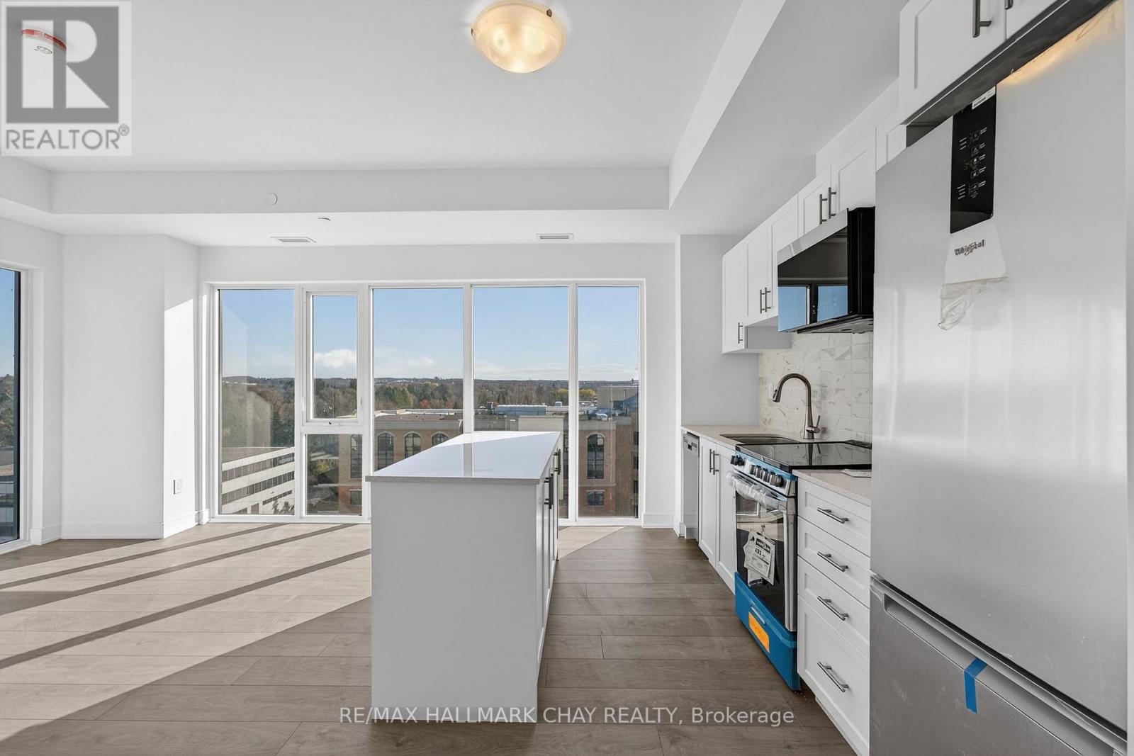 A908 - 715 Davis Drive, Newmarket, Ontario L3Y 0J2 - Photo 4 - N12576528