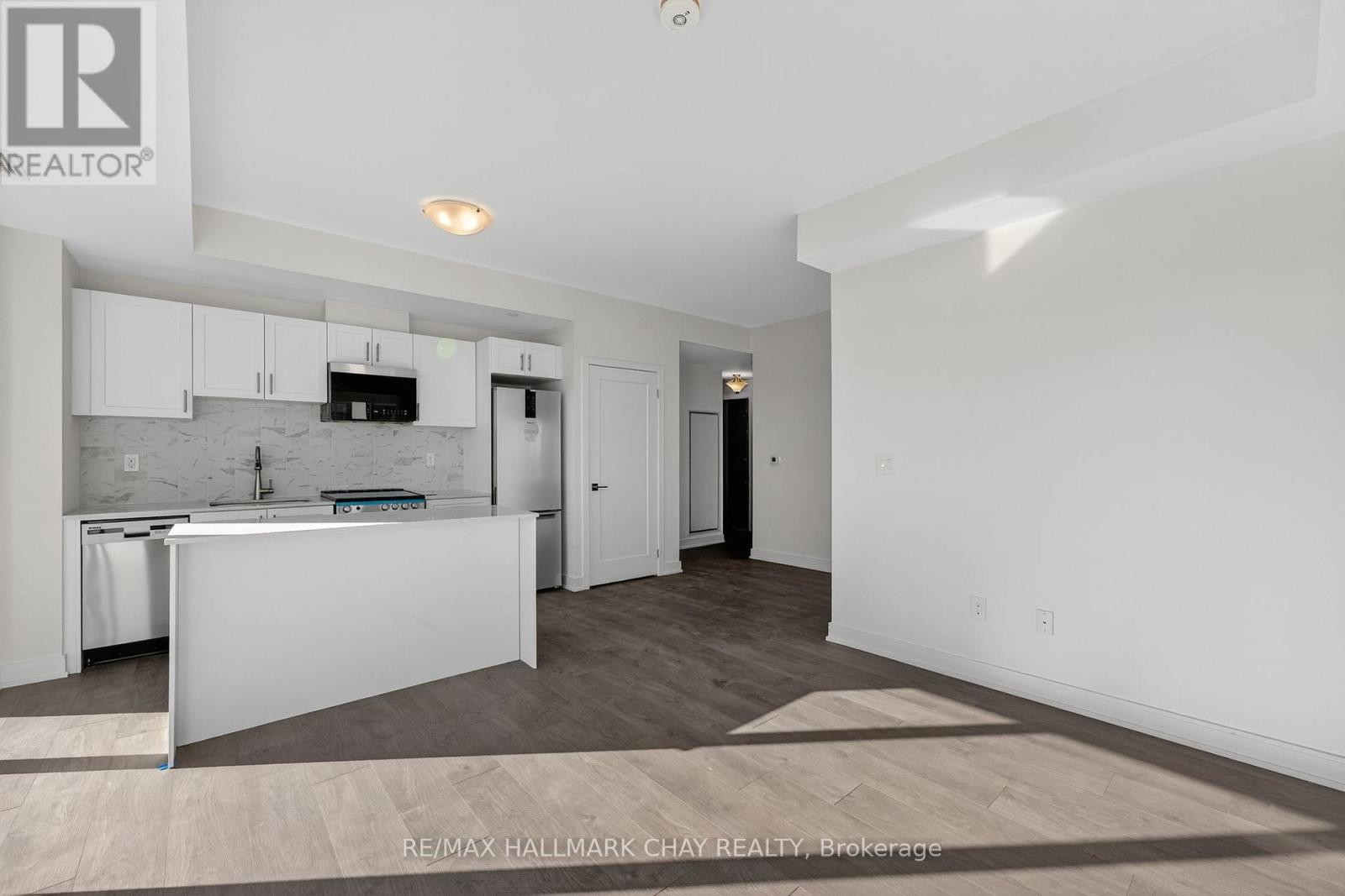 A908 - 715 Davis Drive, Newmarket, Ontario L3Y 0J2 - Photo 8 - N12576528