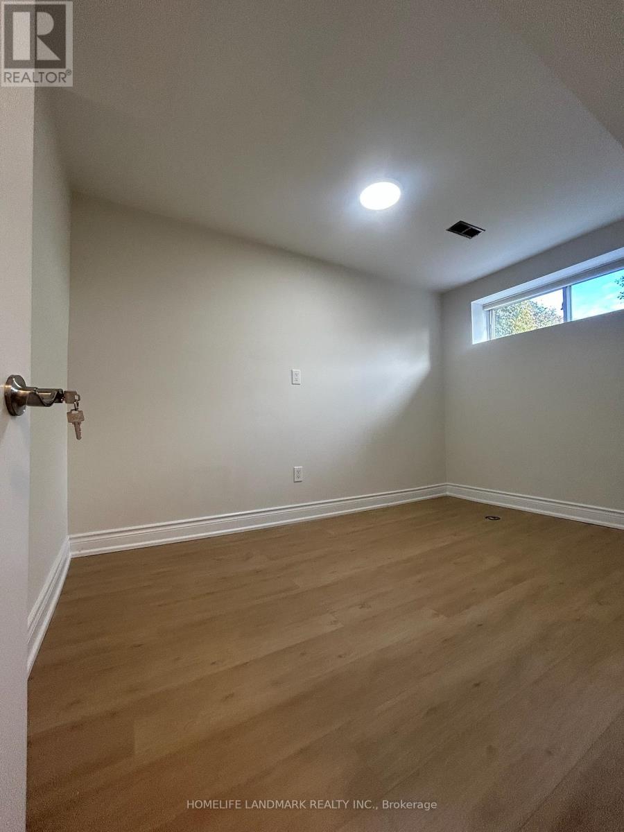 2749 Truscott Drive, Mississauga, Ontario  L5J 2B8 - Photo 10 - W12520056