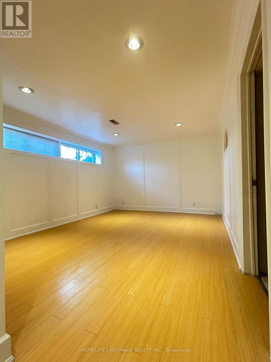 2749 Truscott Drive, Mississauga, Ontario  L5J 2B8 - Photo 9 - W12520056