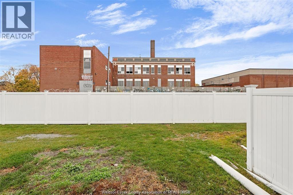 1985 Ethan Court, Windsor, Ontario N8T 1G1 - Photo 21 - 25030615