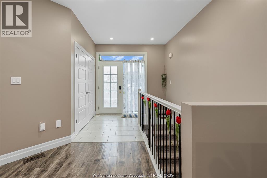 1985 Ethan Court, Windsor, Ontario N8T 1G1 - Photo 4 - 25030615