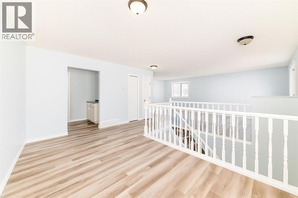 151 F Pinehill Road Ne, Calgary, Alberta  T1Y 2C4 - Photo 5 - A2261887