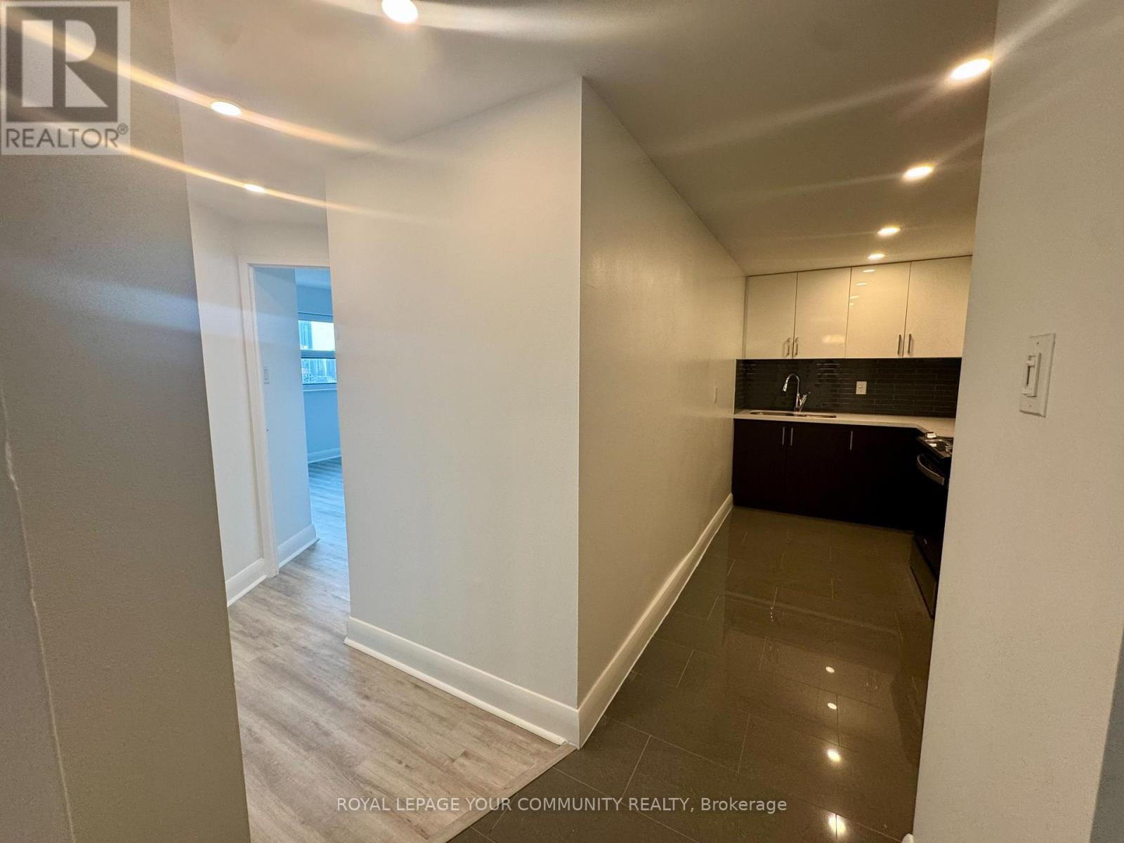 2106 - 201 Sherbourne Street, Toronto, Ontario  M5A 3X1 - Photo 2 - C12576832