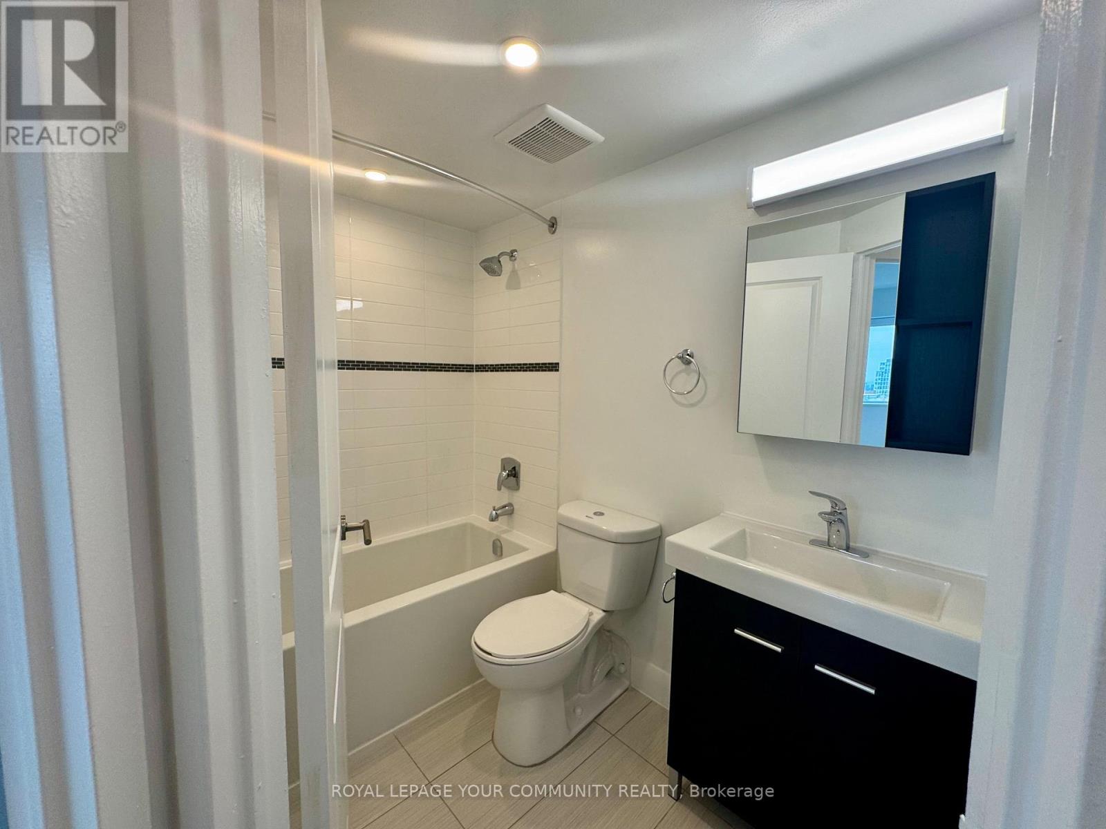 2106 - 201 Sherbourne Street, Toronto, Ontario  M5A 3X1 - Photo 9 - C12576832