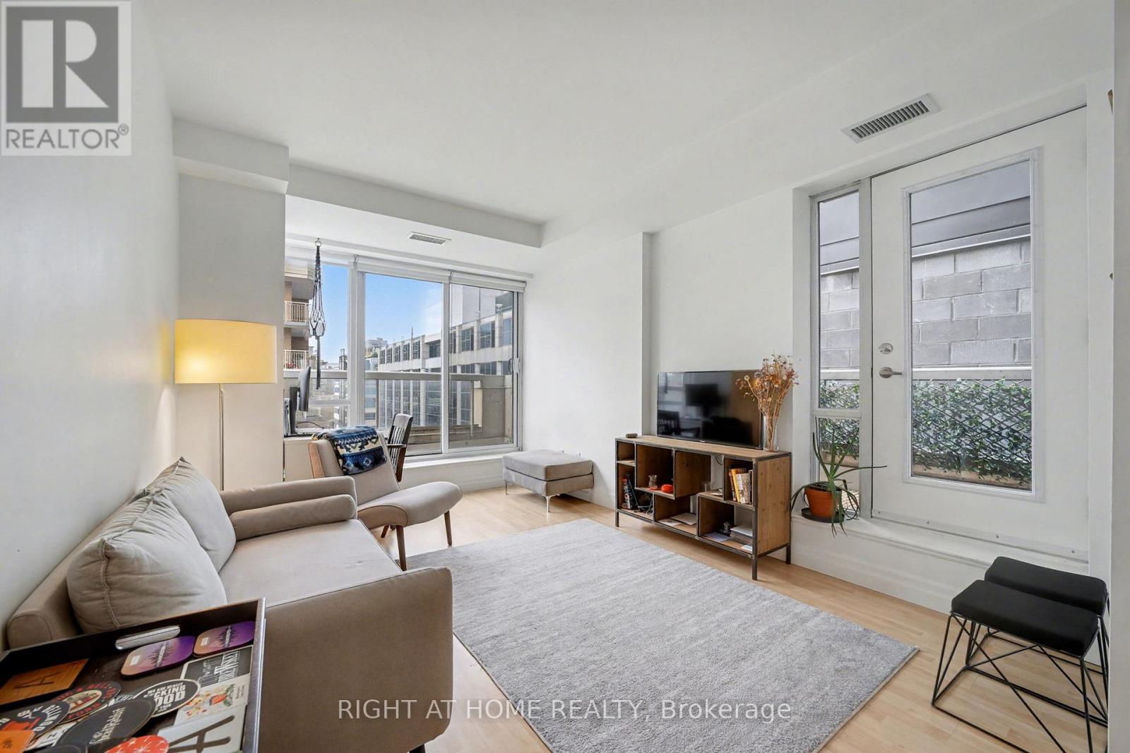 Lph13 - 15 Stafford Street, Toronto, Ontario  M5V 3X6 - Photo 2 - C12576856