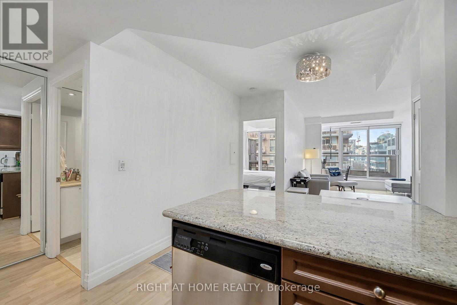 Lph13 - 15 Stafford Street, Toronto, Ontario  M5V 3X6 - Photo 4 - C12576856