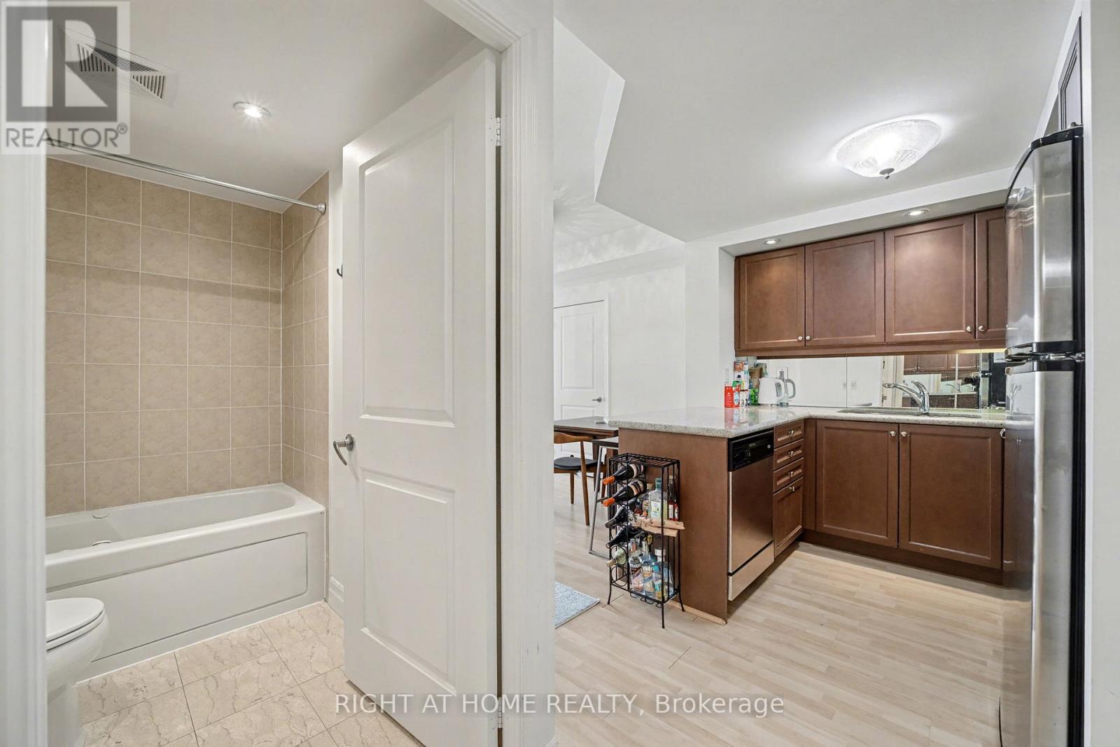 Lph13 - 15 Stafford Street, Toronto, Ontario  M5V 3X6 - Photo 6 - C12576856