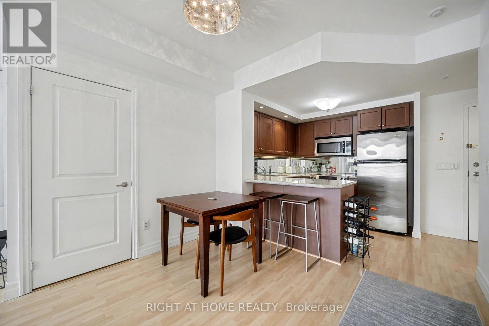 Lph13 - 15 Stafford Street, Toronto, Ontario  M5V 3X6 - Photo 7 - C12576856