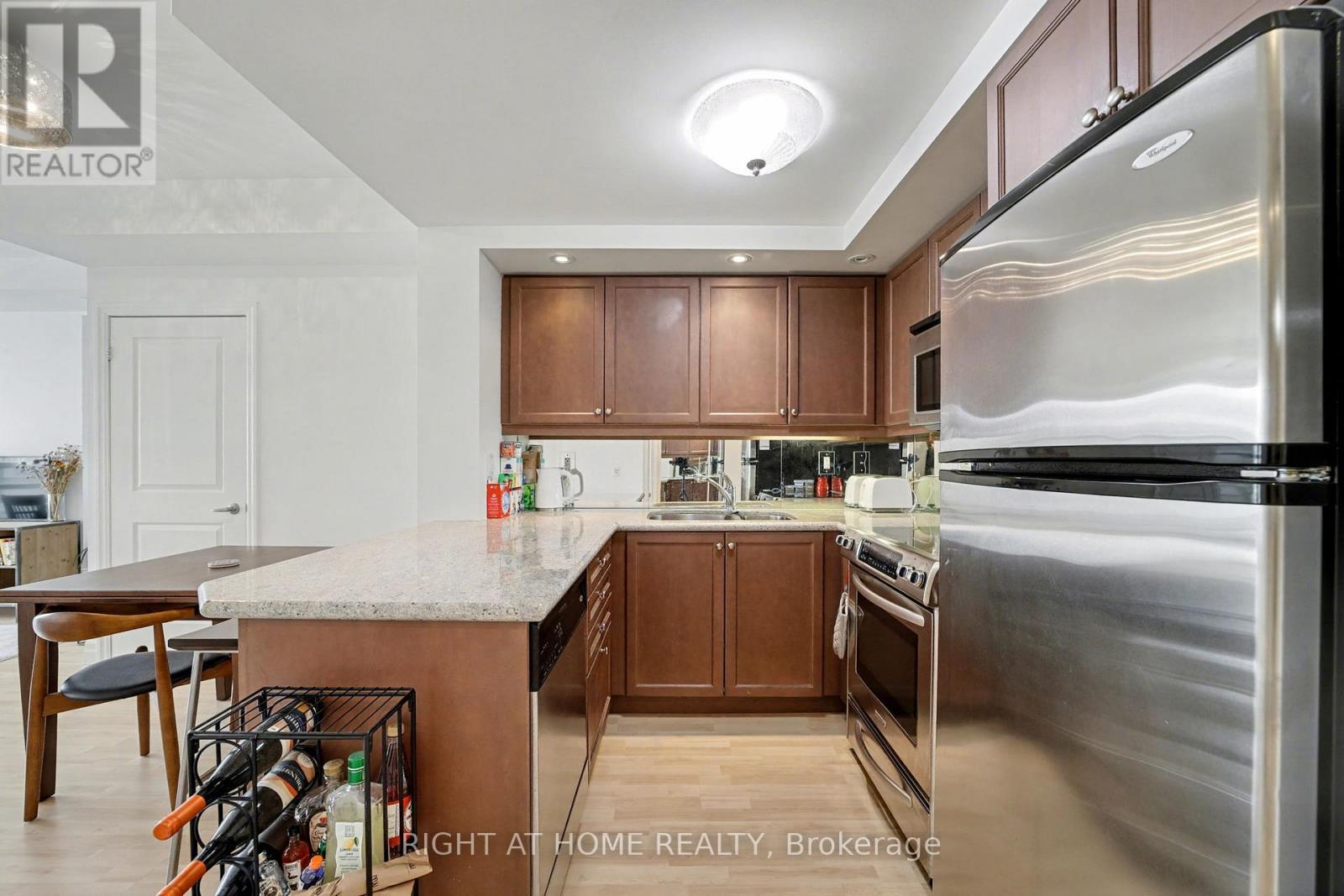 Lph13 - 15 Stafford Street, Toronto, Ontario  M5V 3X6 - Photo 8 - C12576856