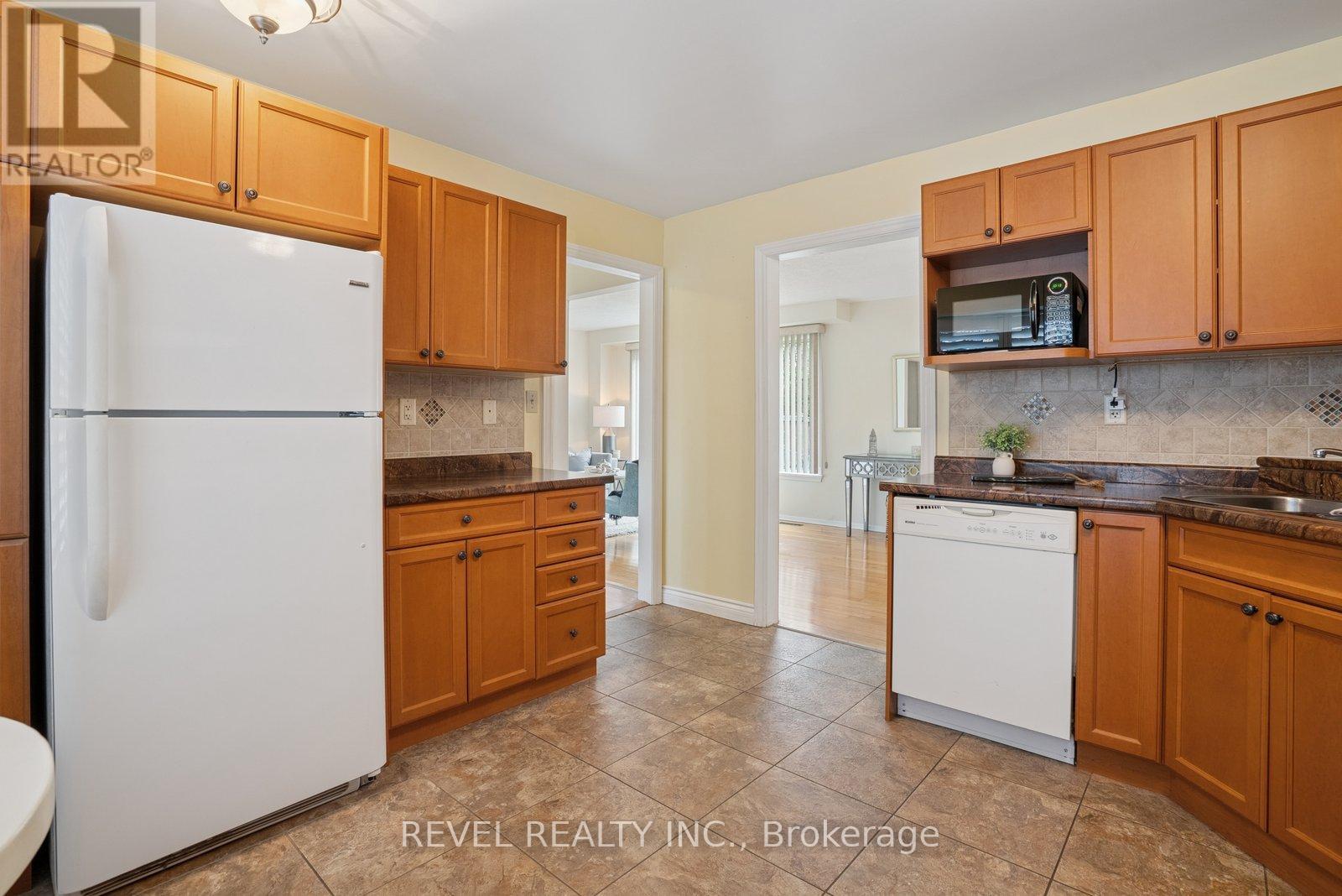 909 Harding Street, Whitby, Ontario L1N 1Y6 - Photo 16 - E12576248