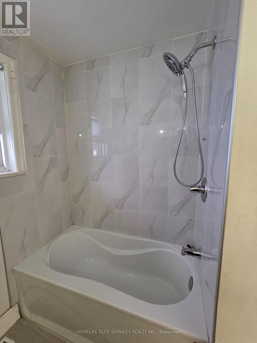 127 Budea Crescent, Toronto, Ontario  M1R 4W2 - Photo 6 - E12576812