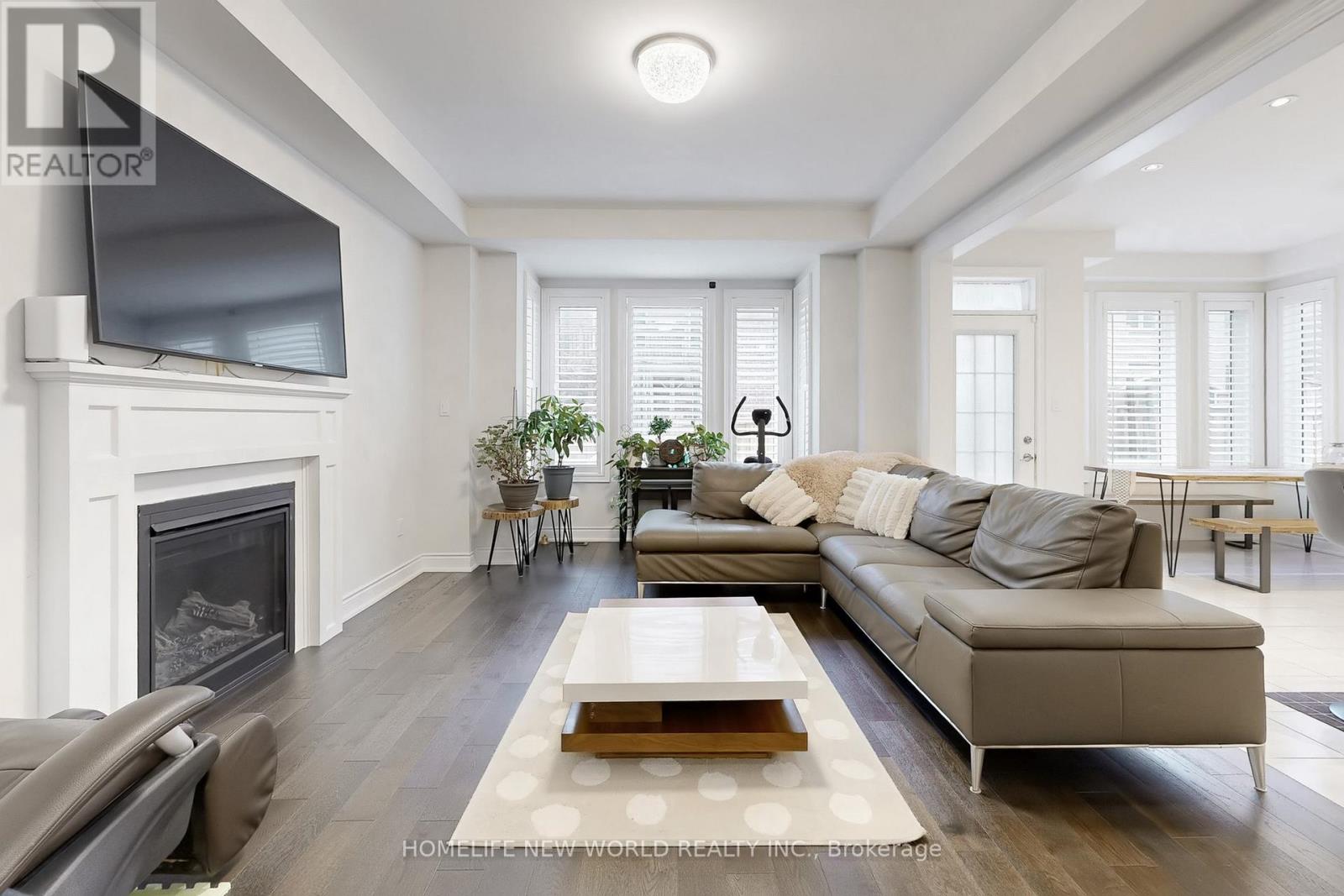 50 Ben Sinclair Avenue, East Gwillimbury, Ontario  L9N 0S2 - Photo 3 - N12576840