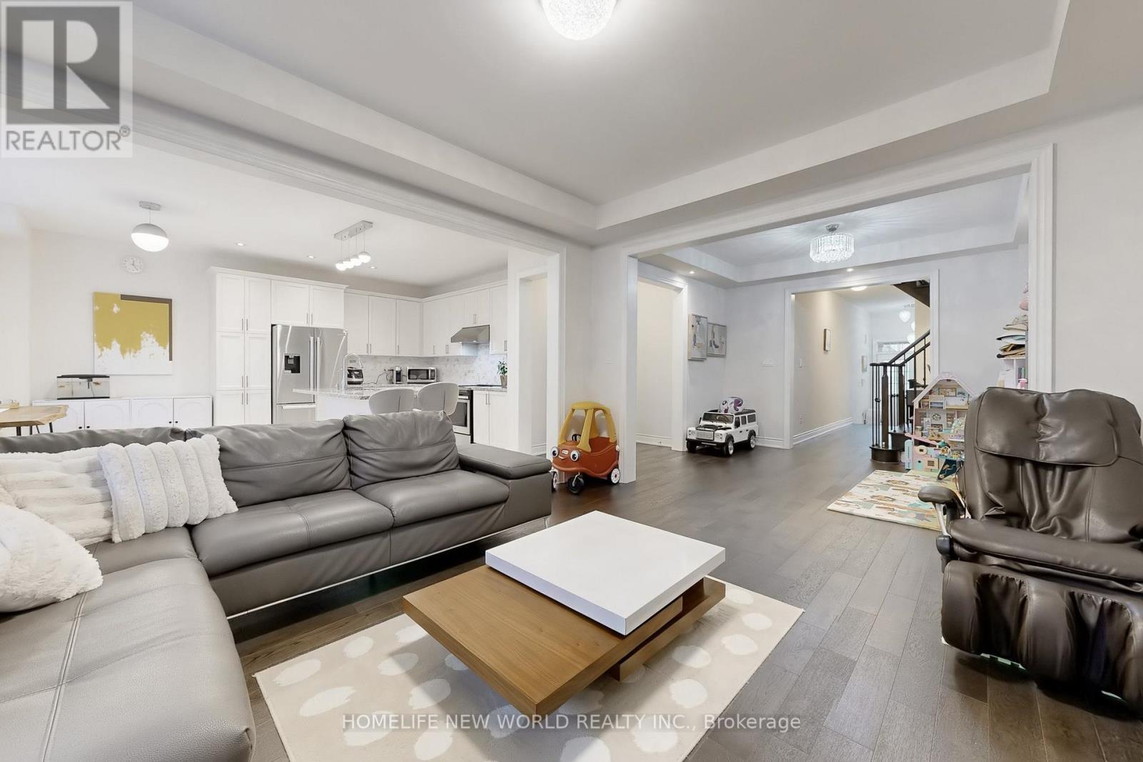 50 Ben Sinclair Avenue, East Gwillimbury, Ontario  L9N 0S2 - Photo 5 - N12576840