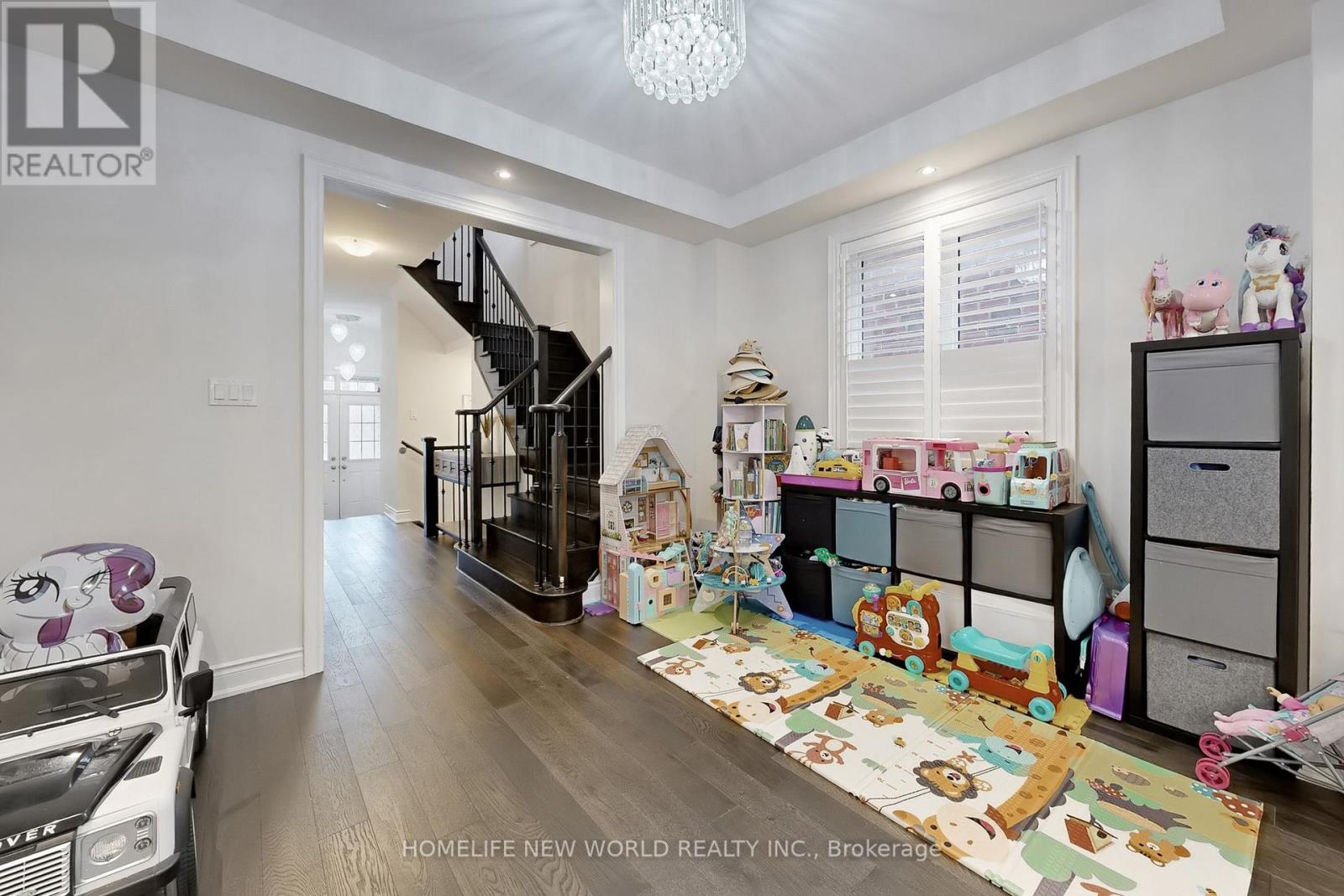 50 Ben Sinclair Avenue, East Gwillimbury, Ontario  L9N 0S2 - Photo 6 - N12576840