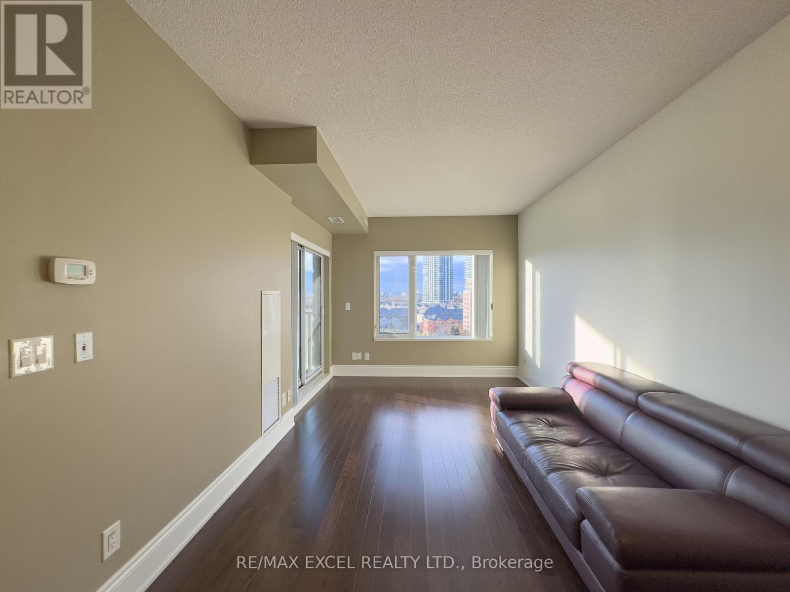 1207 - 233 South Park Road, Markham, Ontario  L3T 0B4 - Photo 2 - N12576860