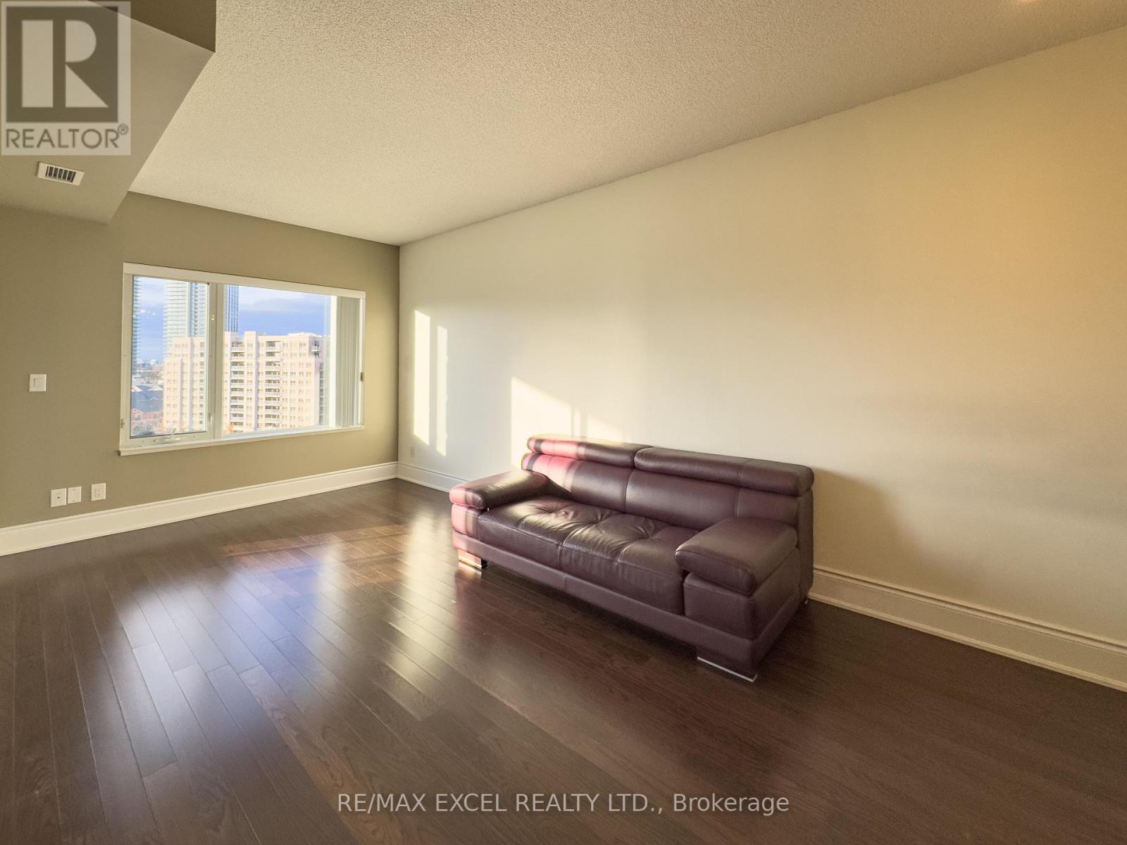 1207 - 233 South Park Road, Markham, Ontario  L3T 0B4 - Photo 3 - N12576860