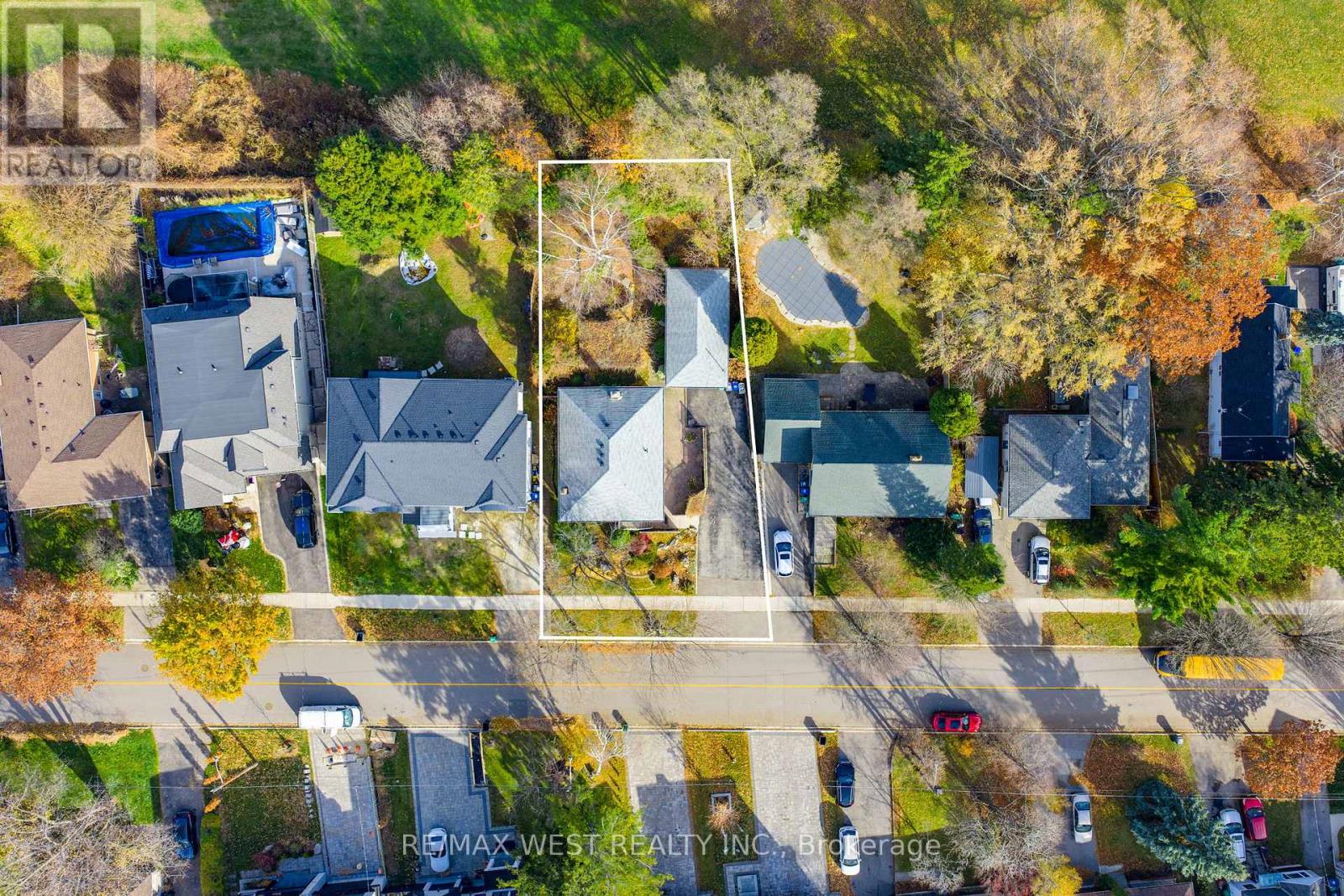 1361 Kenmuir Avenue, Mississauga, Ontario  L5G 4B3 - Photo 2 - W12576816