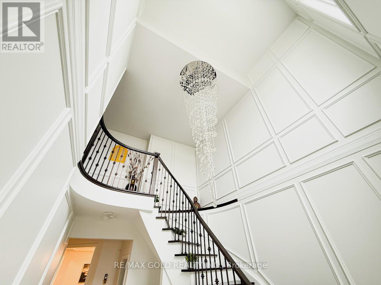 21 Parity Road, Brampton, Ontario  L6X 0Z3 - Photo 2 - W12576850