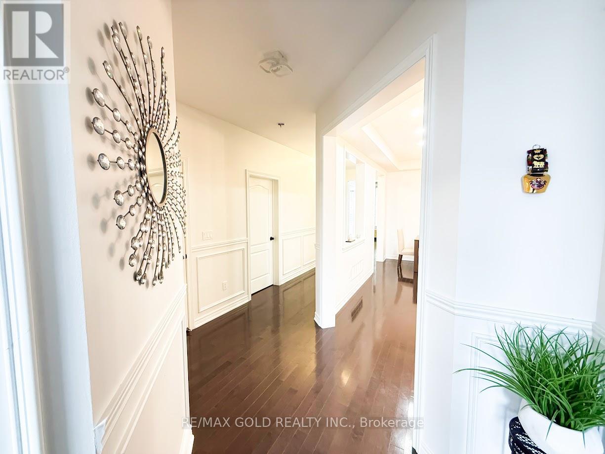 21 Parity Road, Brampton, Ontario  L6X 0Z3 - Photo 3 - W12576850