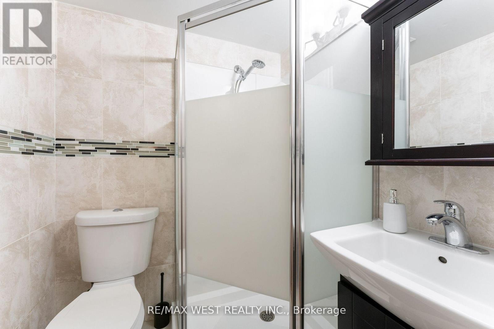 11 Farley Crescent, Toronto, Ontario  M9R 2A5 - Photo 24 - W12576852