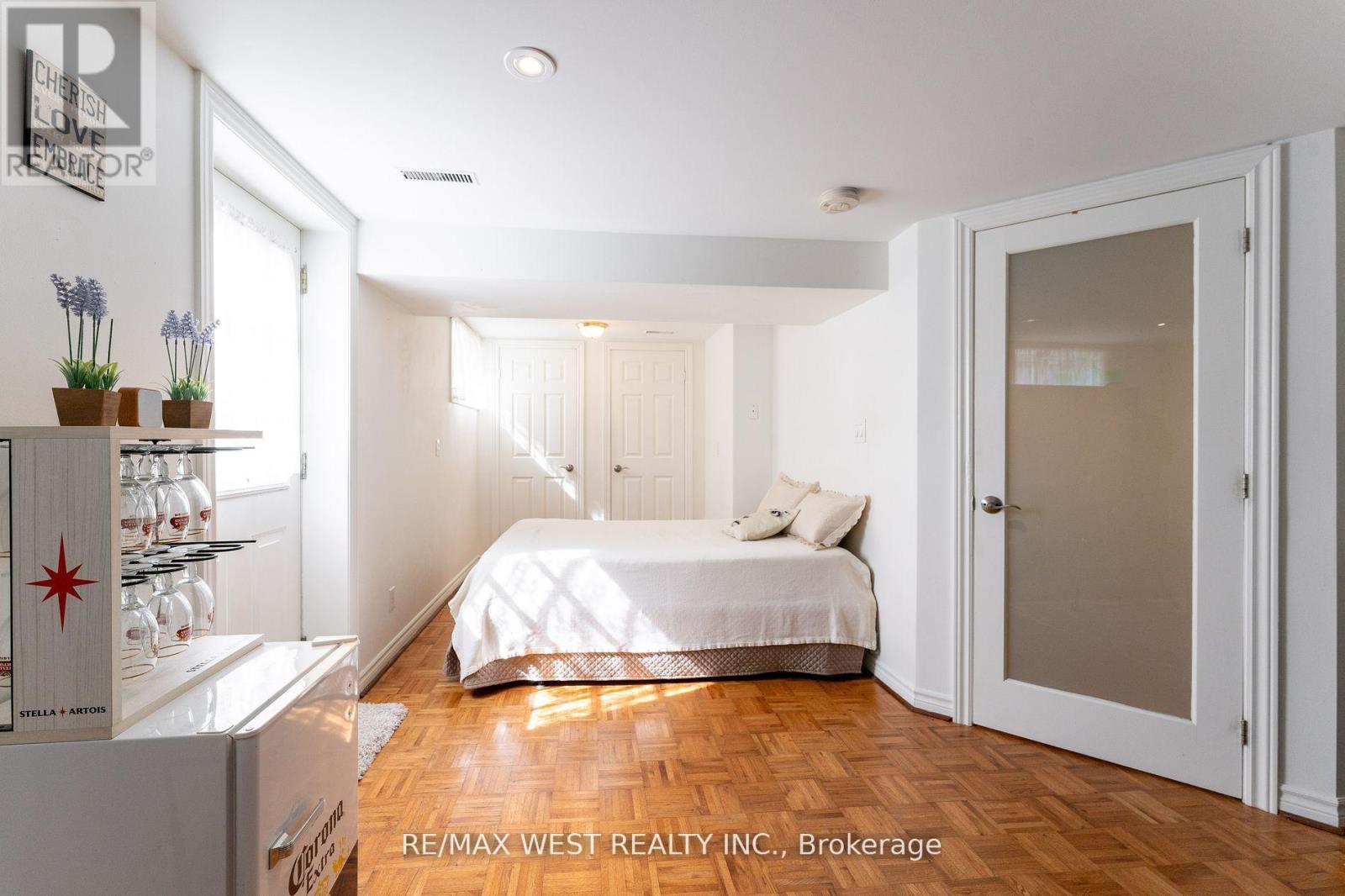 11 Farley Crescent, Toronto, Ontario  M9R 2A5 - Photo 27 - W12576852