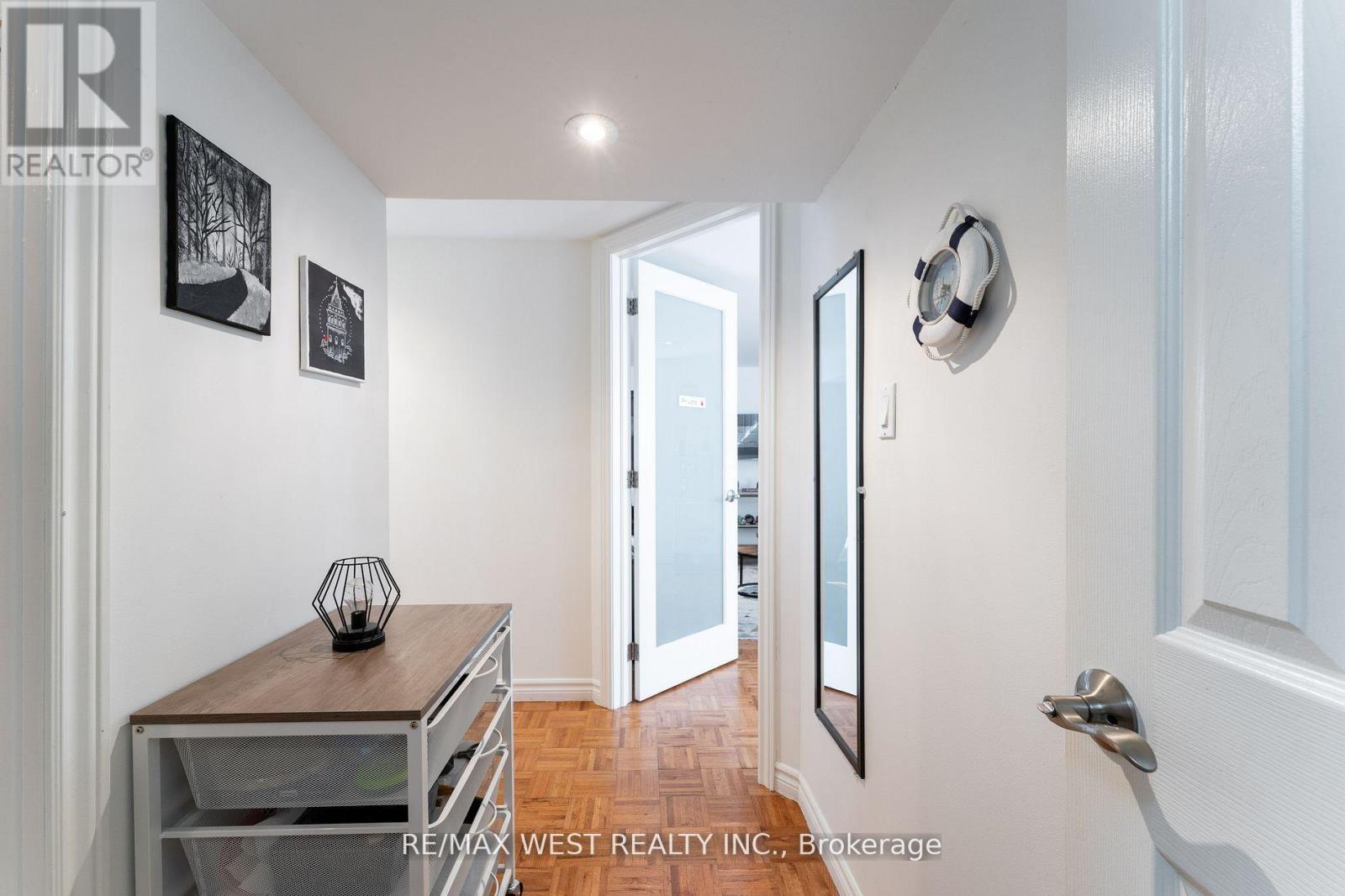 11 Farley Crescent, Toronto, Ontario  M9R 2A5 - Photo 41 - W12576852