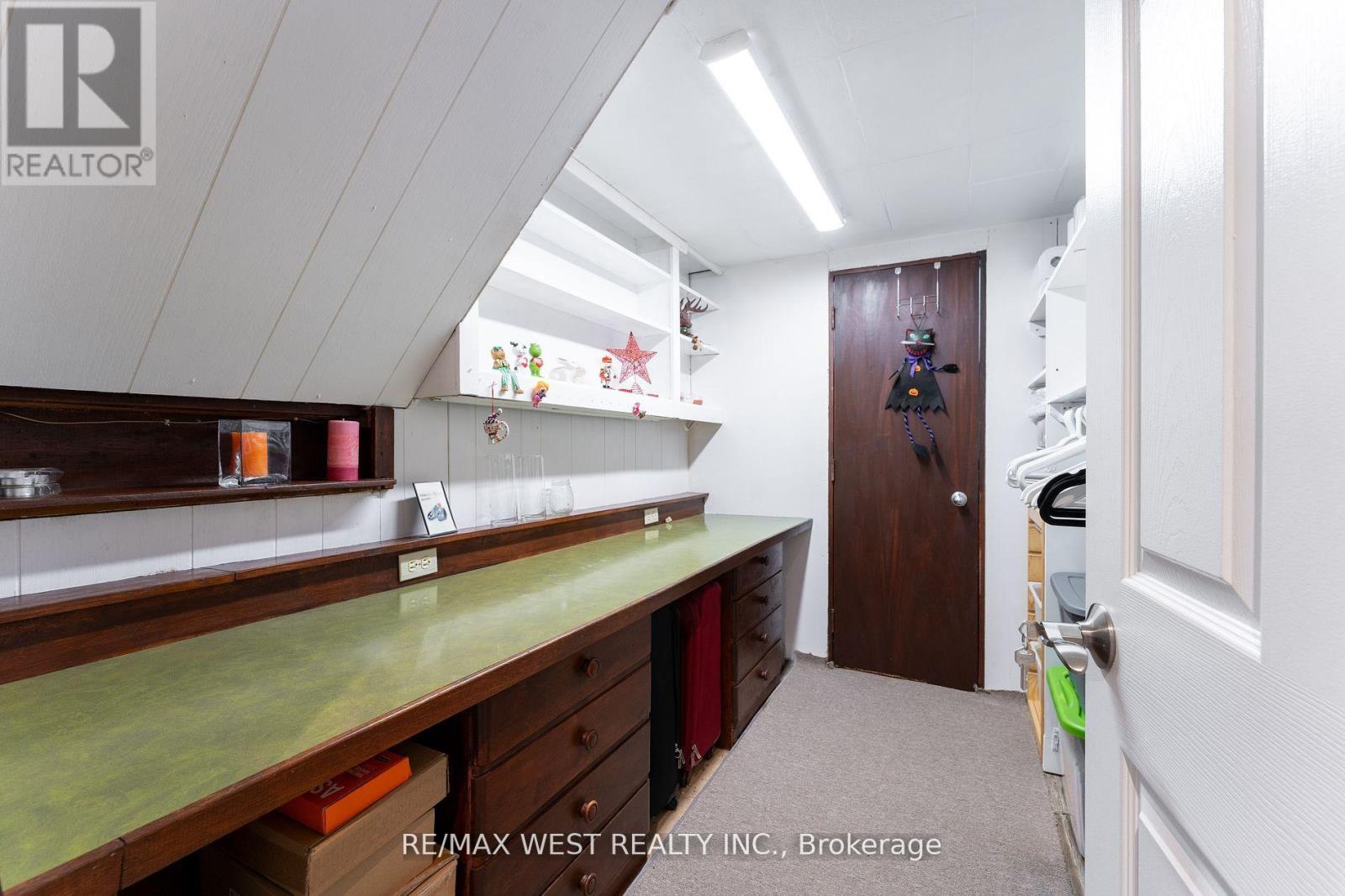 11 Farley Crescent, Toronto, Ontario  M9R 2A5 - Photo 42 - W12576852