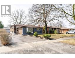 11 FARLEY CRESCENT, Toronto, Ontario