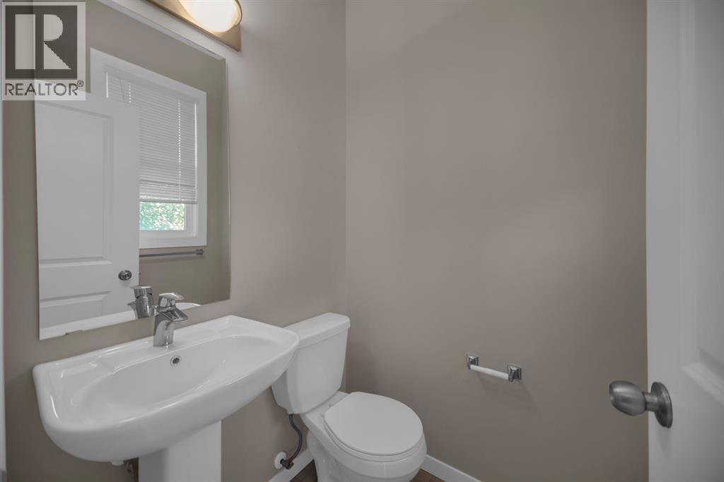 136 New Brighton Point Se, Calgary, Alberta  T2Z 1B7 - Photo 7 - A2260559
