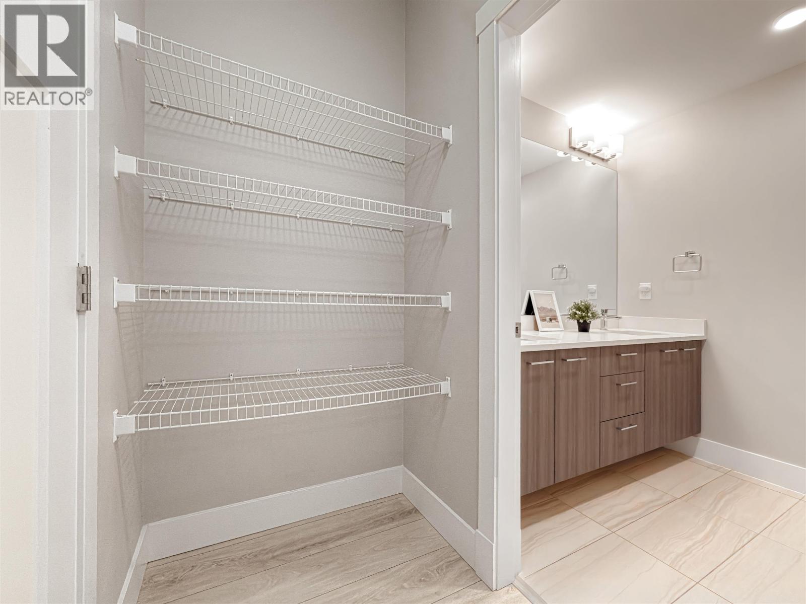 323 4690 Hawk Lane, Tsawwassen, British Columbia  V4M 0C4 - Photo 7 - R3069765